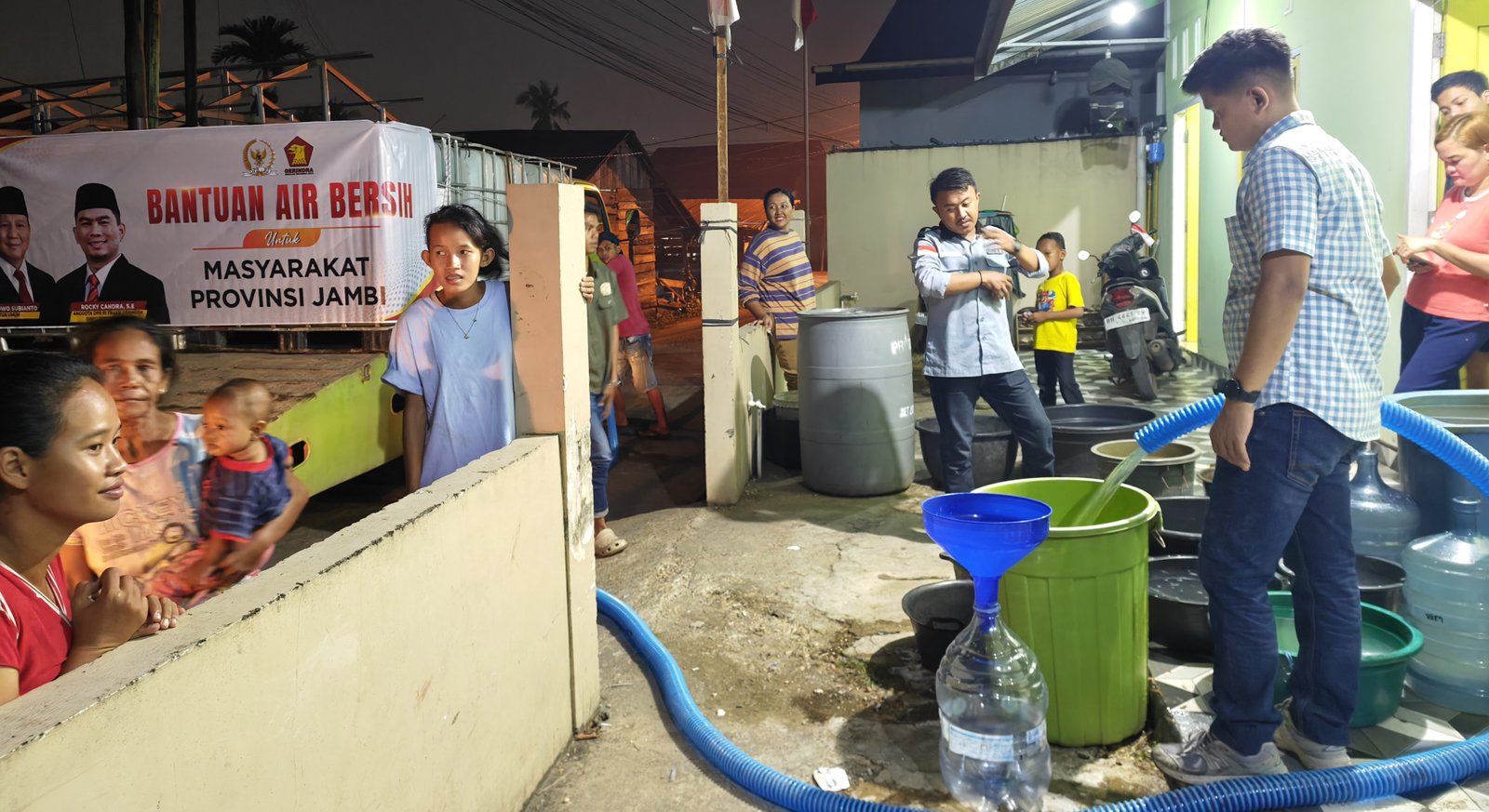 Kemarau Berkepanjangan, Rocky Candra Hadir di Tengah Kesulitan Warga Rawasari
