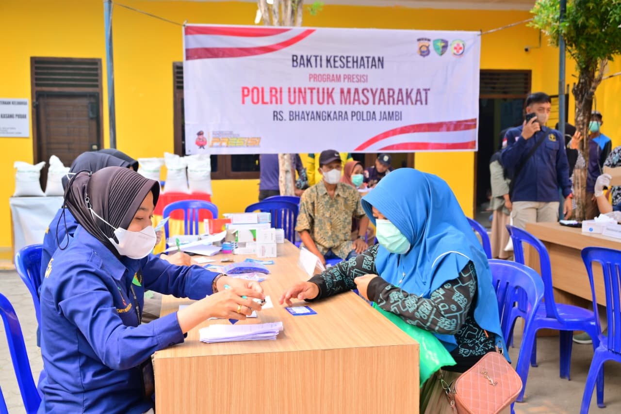 Polda Jambi Gelar Bakti Kesehatan Presisi, Warga Kasang Pudak Dapat Layanan Medis Gratis